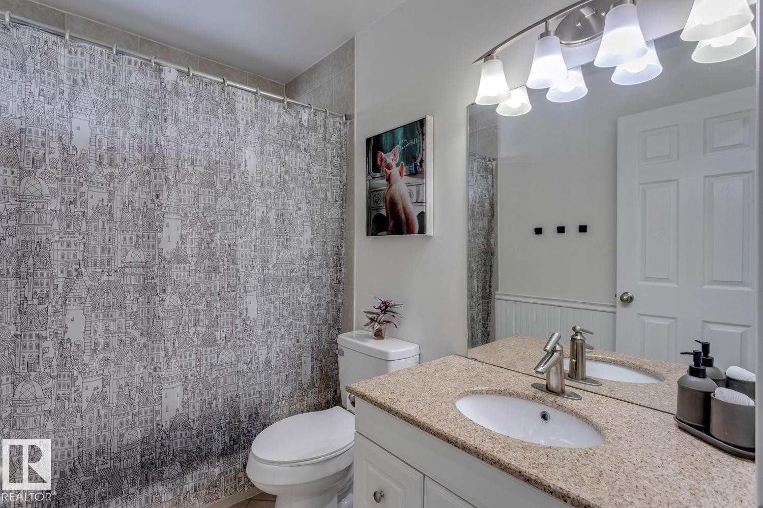 Photo 11 of 9825 183 St Nw Nw, Edmonton AB