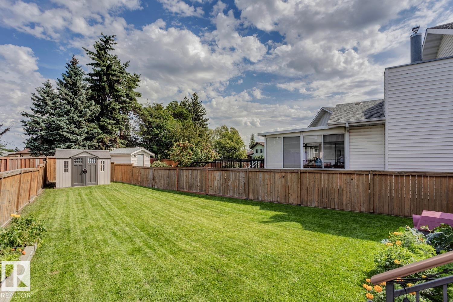 Photo 12 of 9825 183 St Nw Nw, Edmonton AB