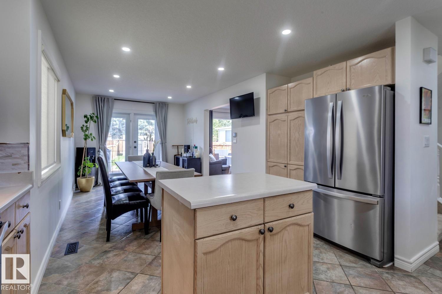 Photo 6 of 9825 183 St Nw Nw, Edmonton AB