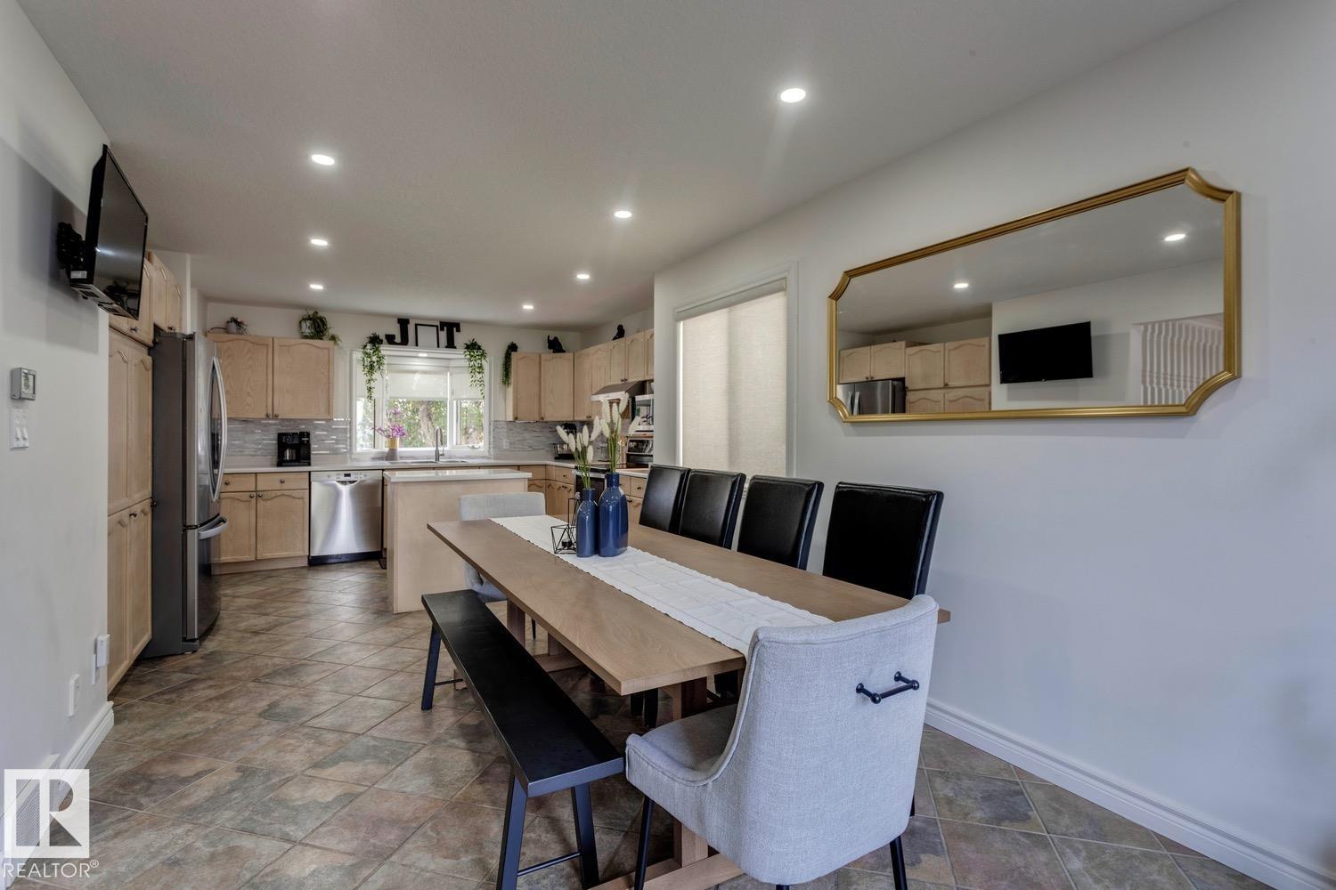 Photo 27 of 9825 183 St Nw Nw, Edmonton AB
