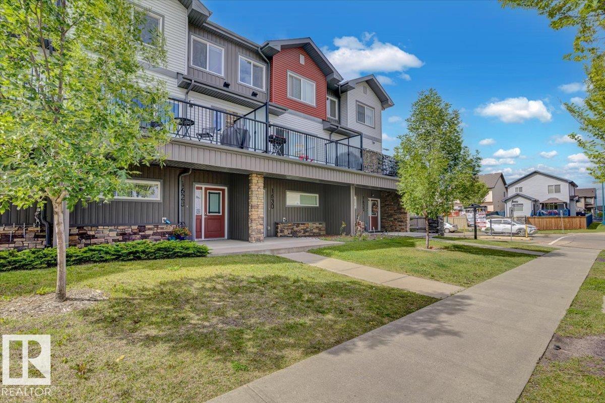 Photo 17 of 1628 33 A St Nw, Edmonton AB