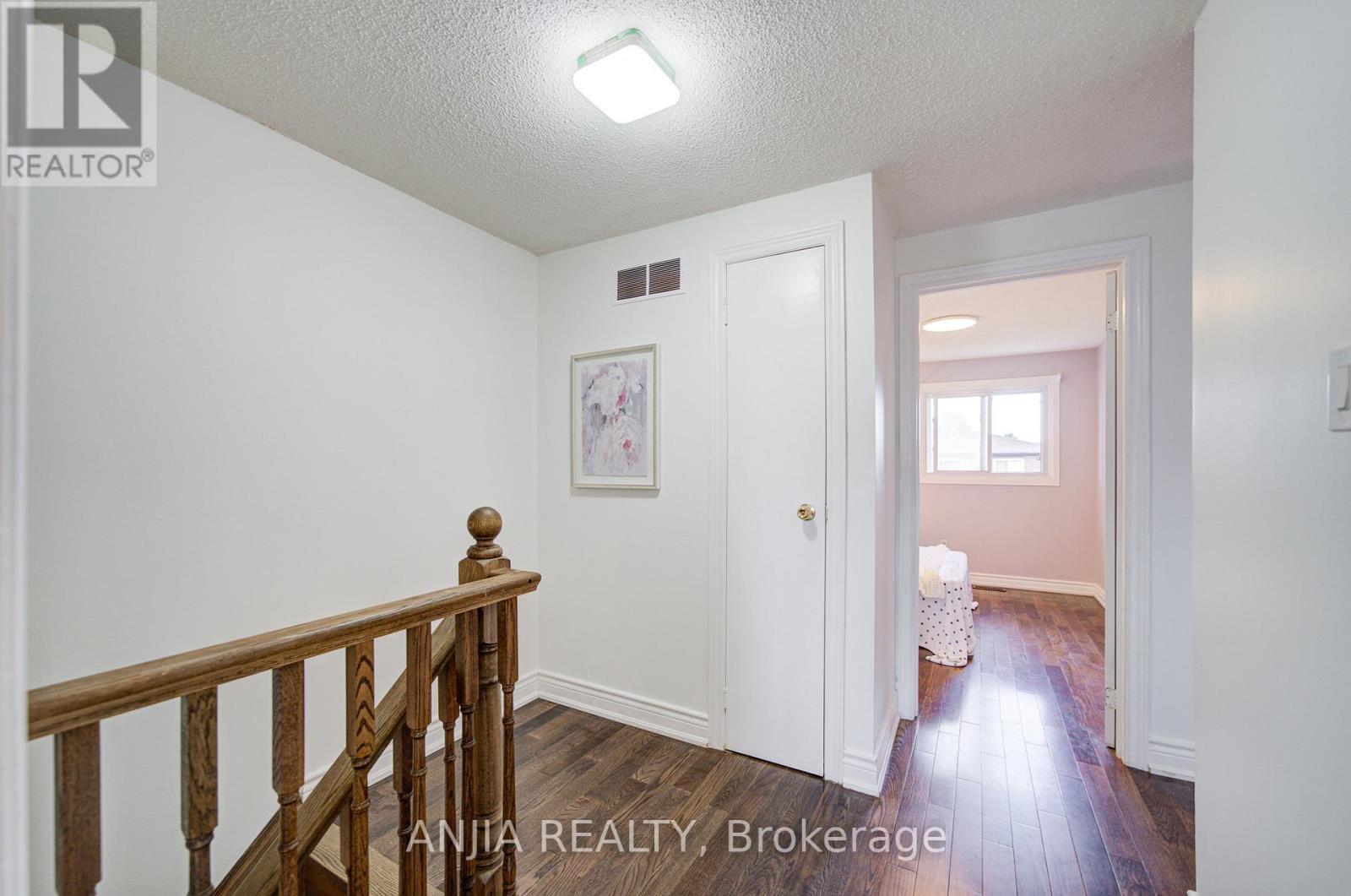 Photo 26 of 19 Dunbar Crescent, Markham ON
