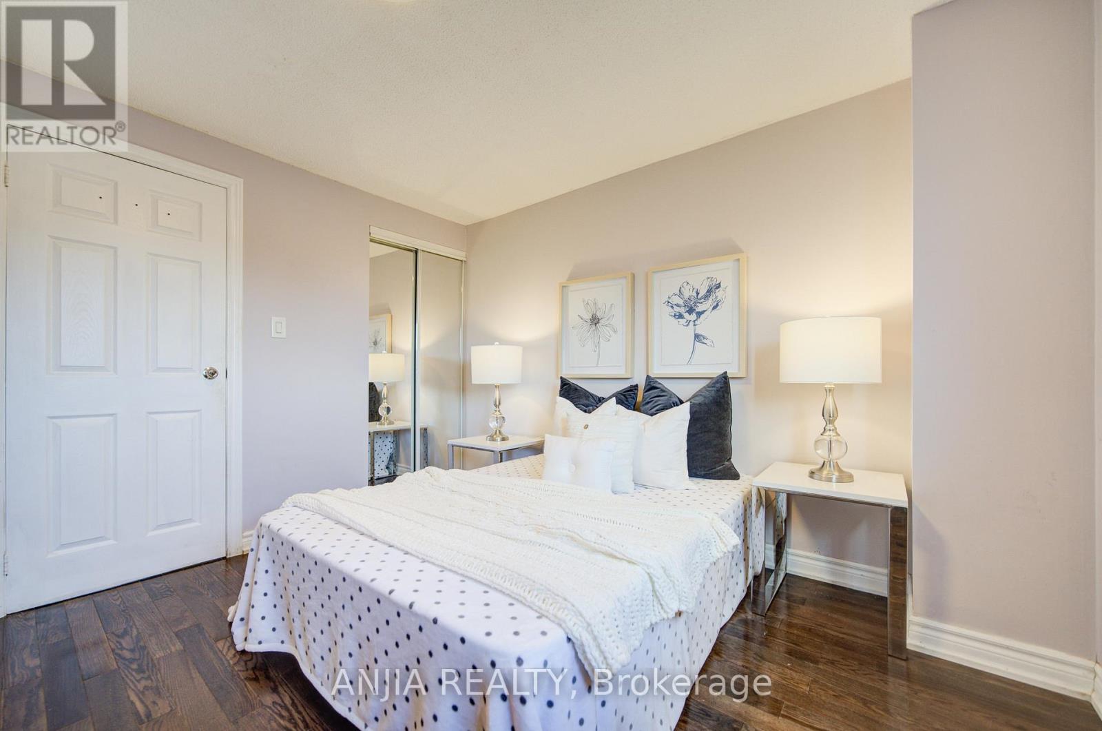 Photo 31 of 19 Dunbar Crescent, Markham ON