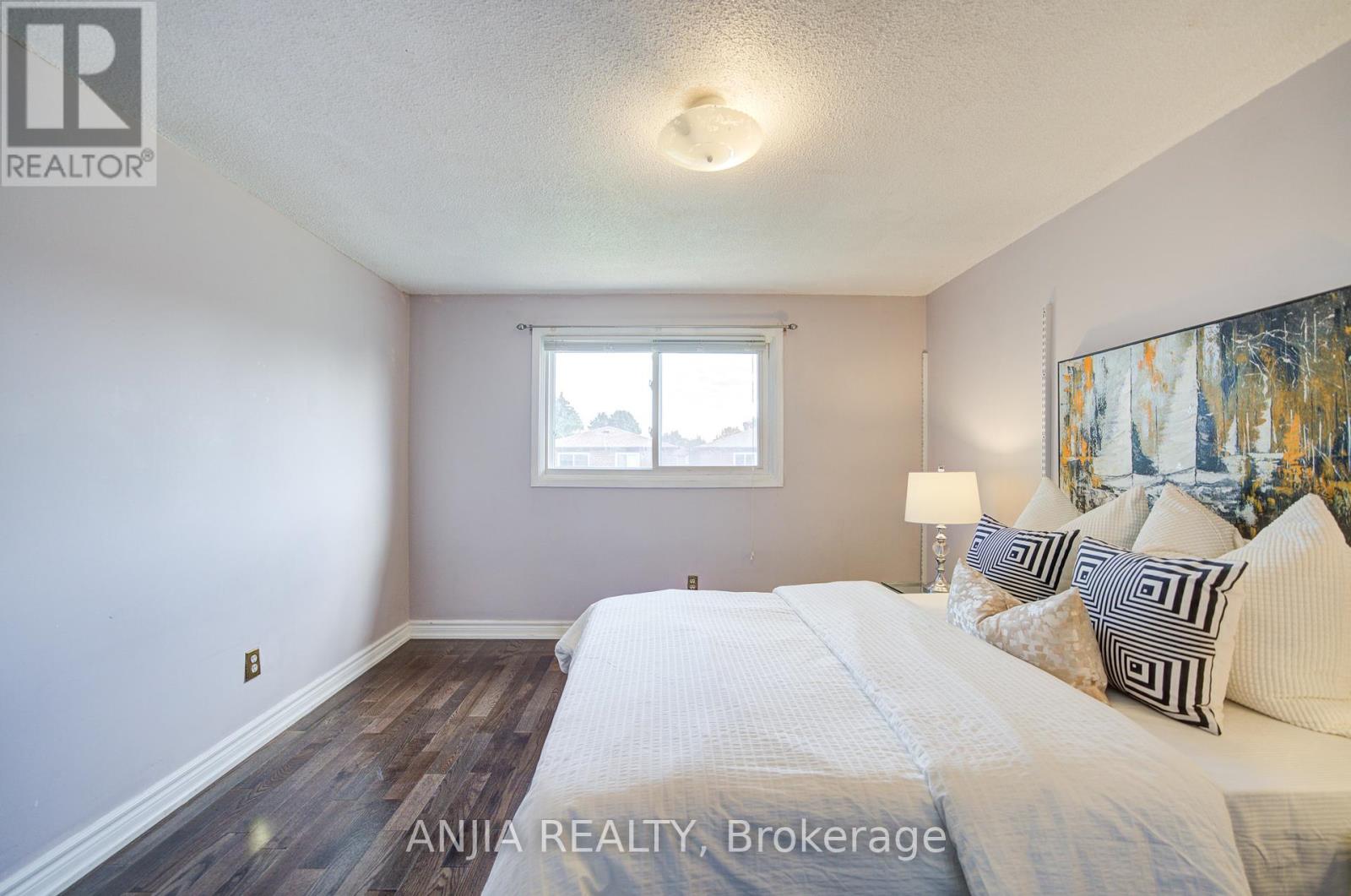 Photo 32 of 19 Dunbar Crescent, Markham ON