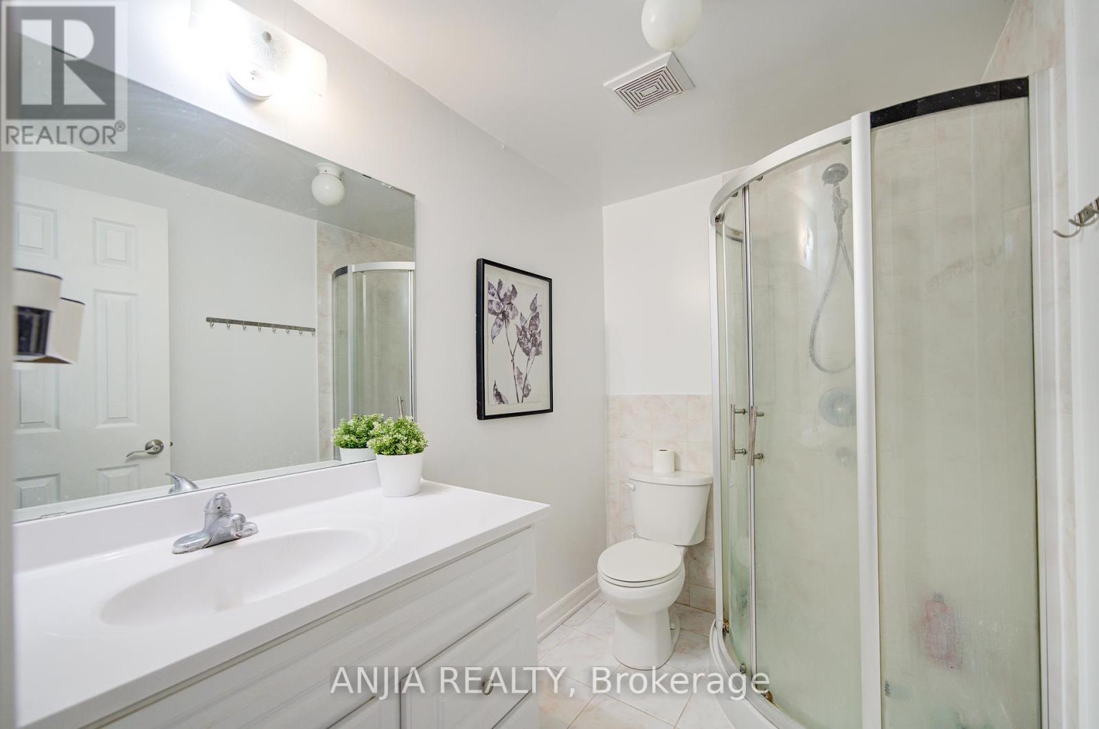 Photo 34 of 19 Dunbar Crescent, Markham ON