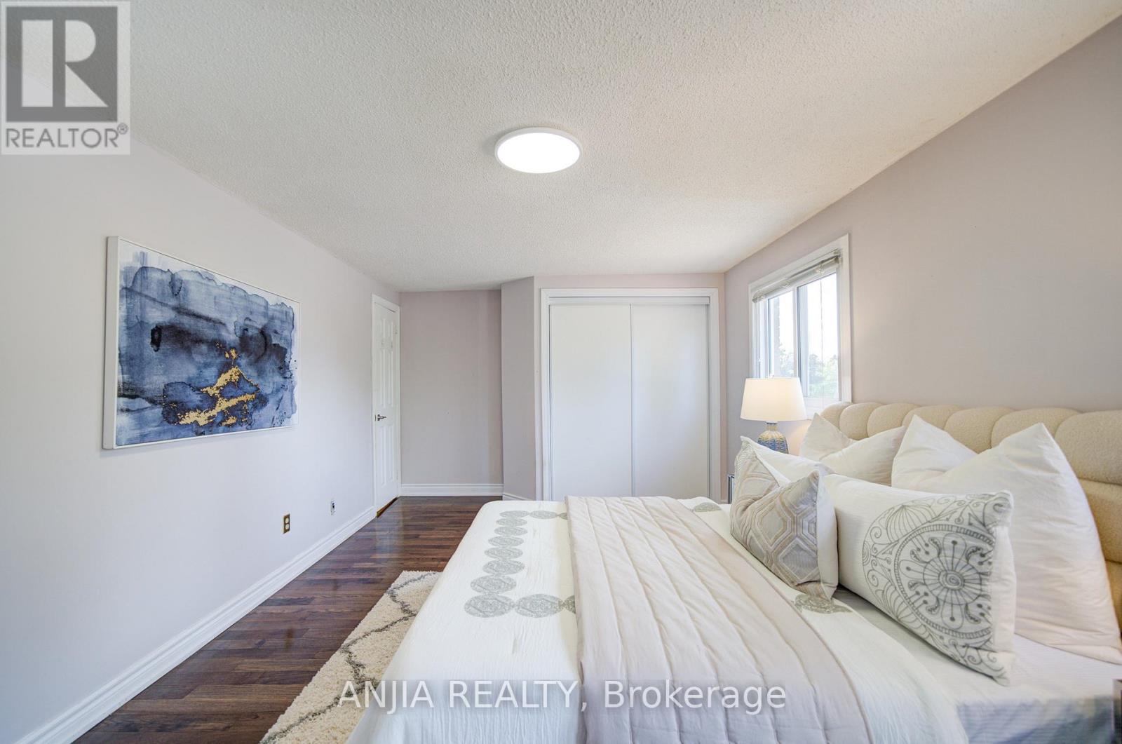 Photo 35 of 19 Dunbar Crescent, Markham ON