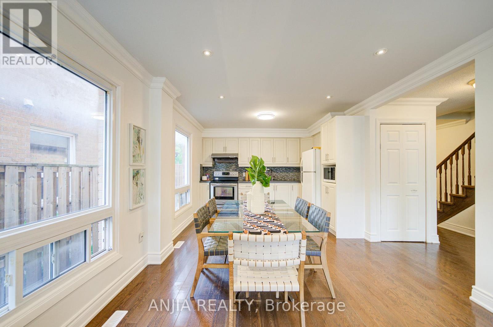 Photo 8 of 19 Dunbar Crescent, Markham ON