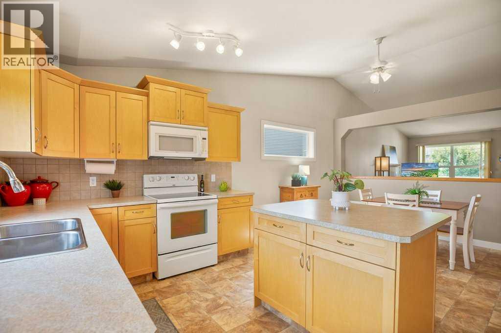 Photo 3 of 40 Bowman Circle, Sylvan Lake AB