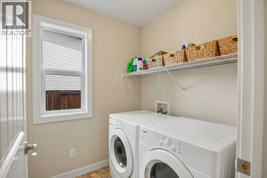 Photo 4 of 40 Bowman Circle, Sylvan Lake AB