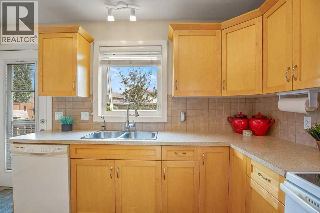 Photo 24 of 40 Bowman Circle, Sylvan Lake AB