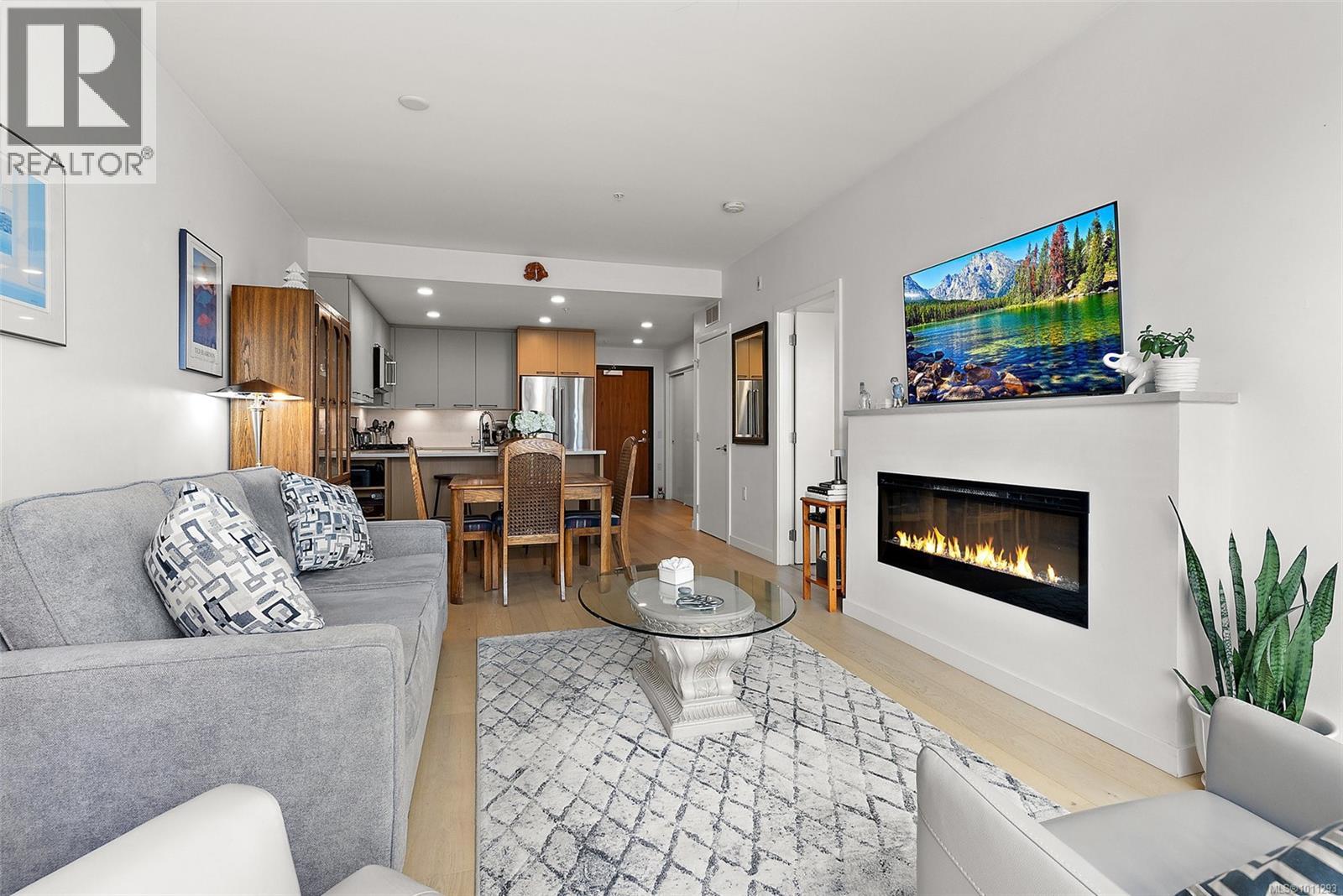 Photo 8 of 305 7162 West Saanich Rd, Central Saanich BC