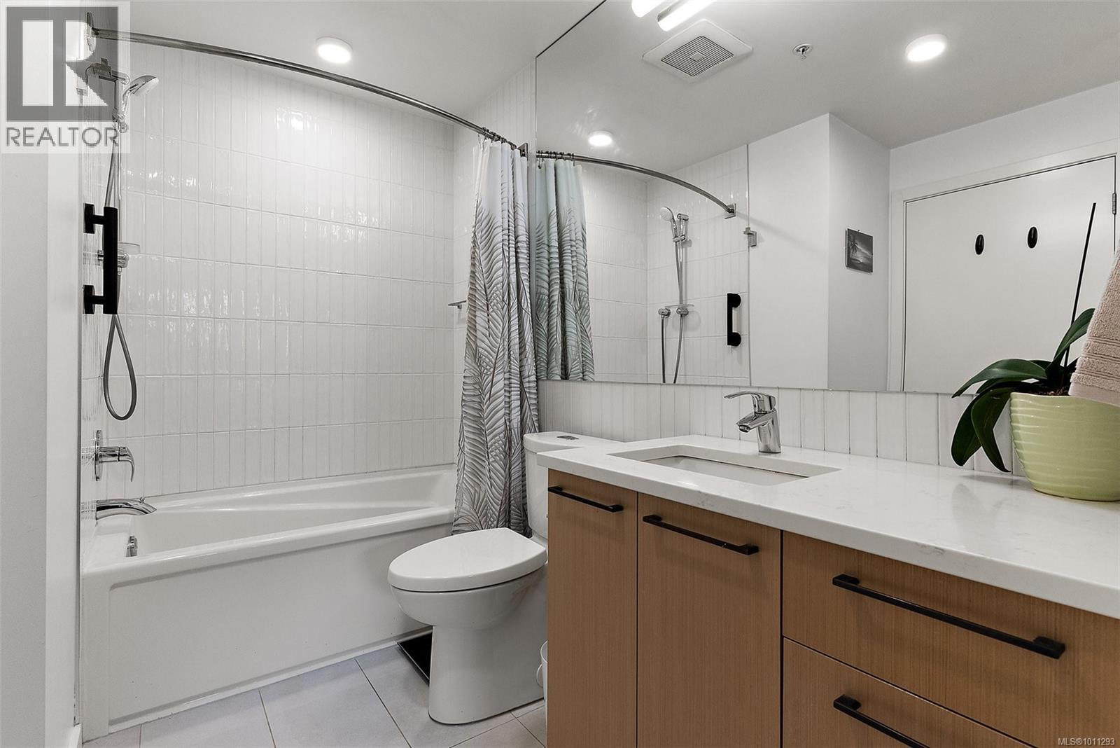 Photo 19 of 305 7162 West Saanich Rd, Central Saanich BC