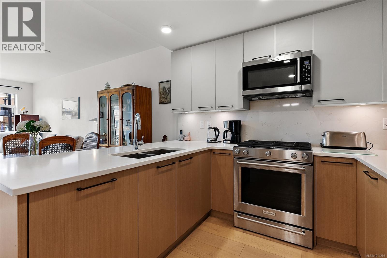 Photo 16 of 305 7162 West Saanich Rd, Central Saanich BC