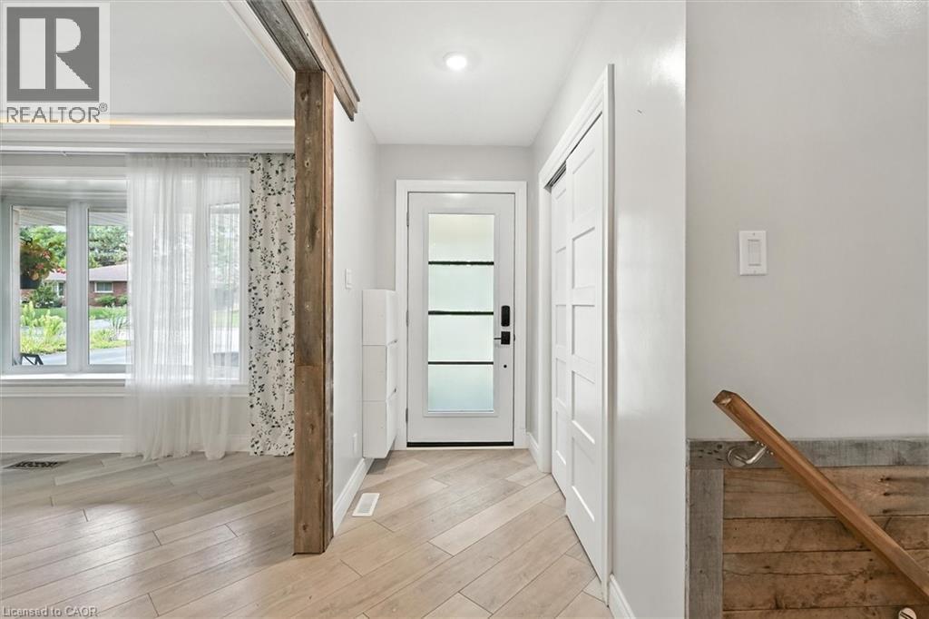Photo 3 of 1059 Marley Crescent, Burlington ON
