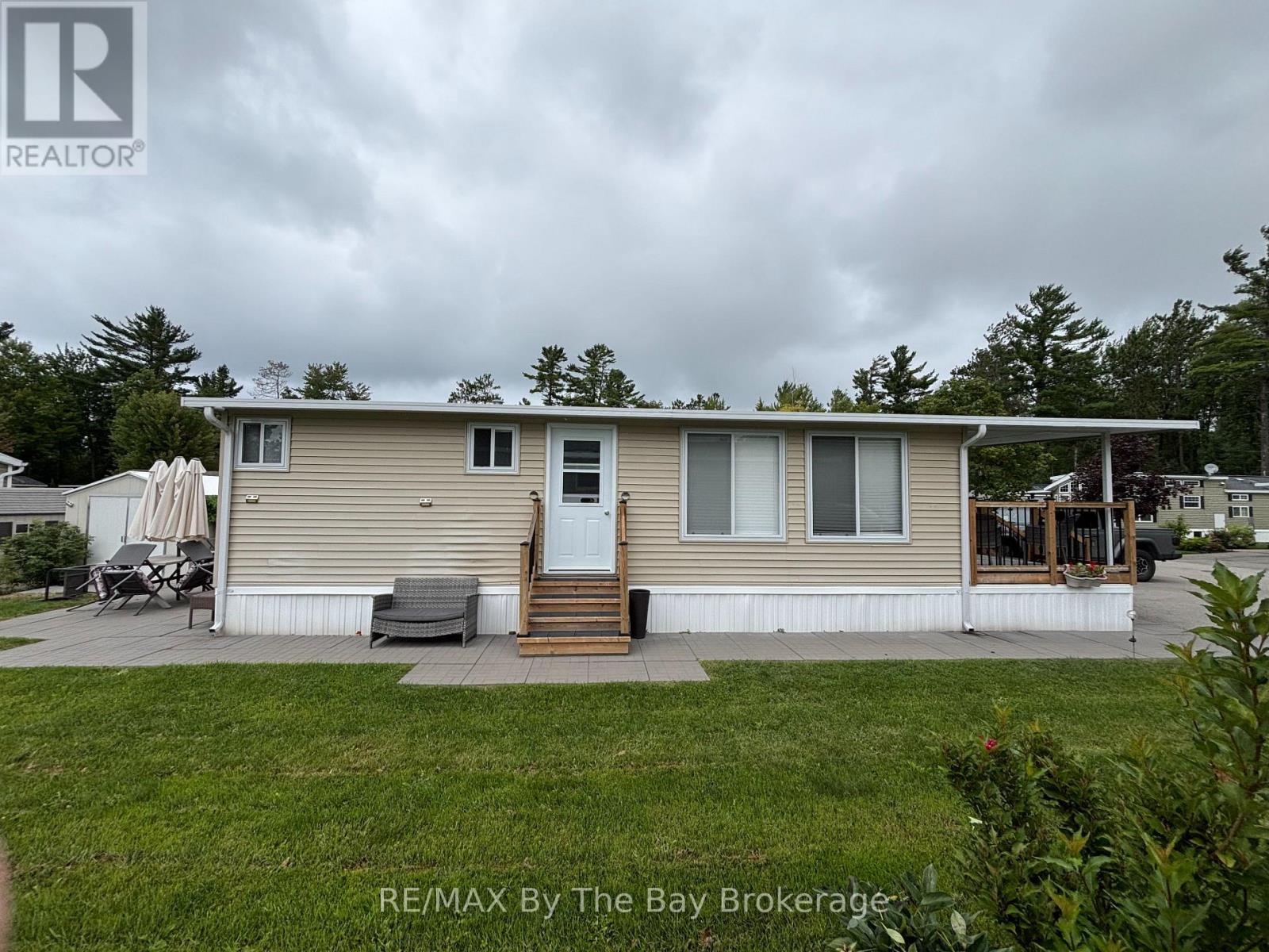 Photo 10 of 108 Madawaska Trail, Wasaga Beach ON