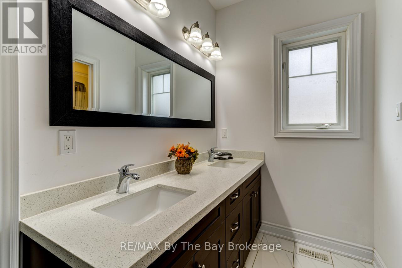 Photo 24 of 287 Robinson Road, Wasaga Beach ON