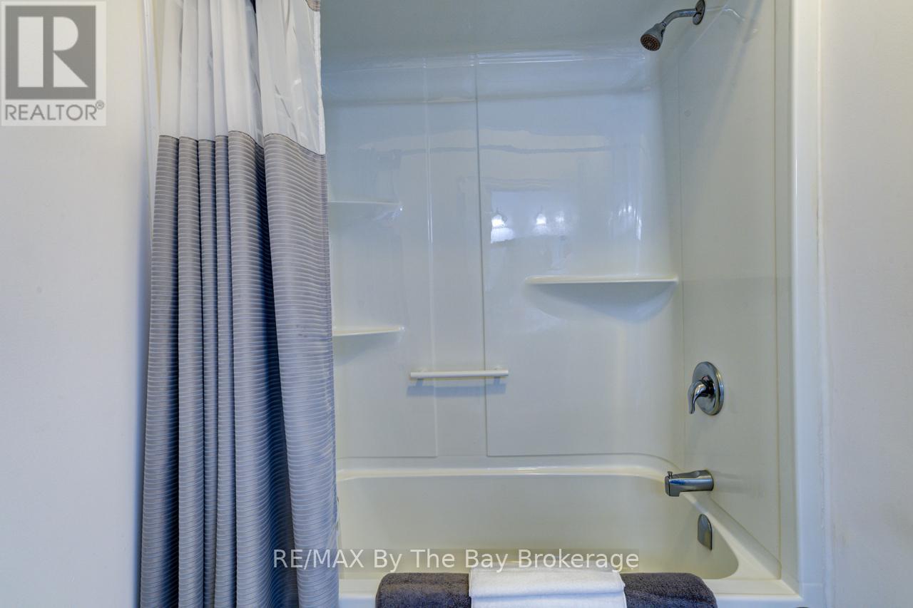 Photo 23 of 287 Robinson Road, Wasaga Beach ON