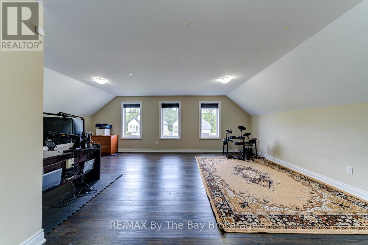 Photo 29 of 287 Robinson Road, Wasaga Beach ON