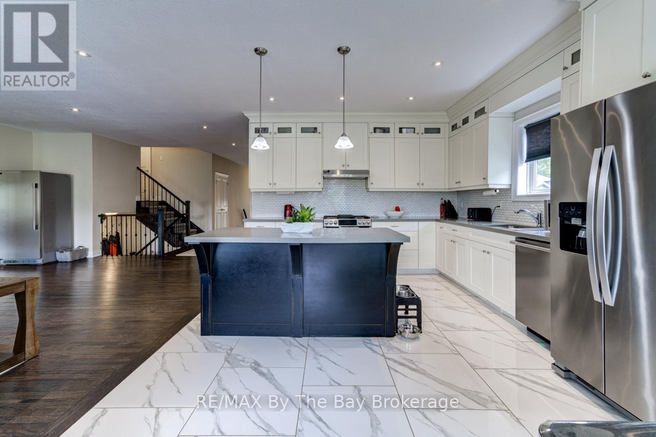 Photo 7 of 287 Robinson Road, Wasaga Beach ON