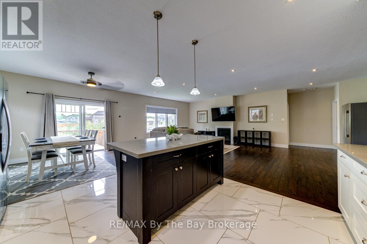 Photo 18 of 287 Robinson Road, Wasaga Beach ON