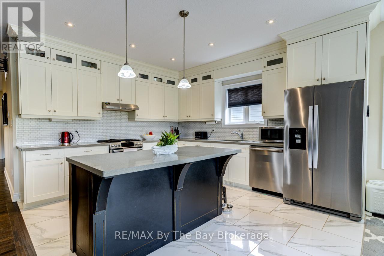 Photo 20 of 287 Robinson Road, Wasaga Beach ON