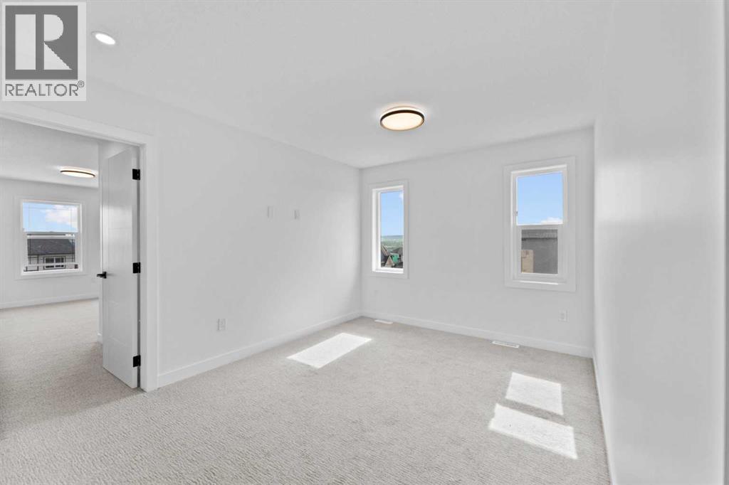Photo 18 of 129 Heritage Boulevard, Cochrane AB