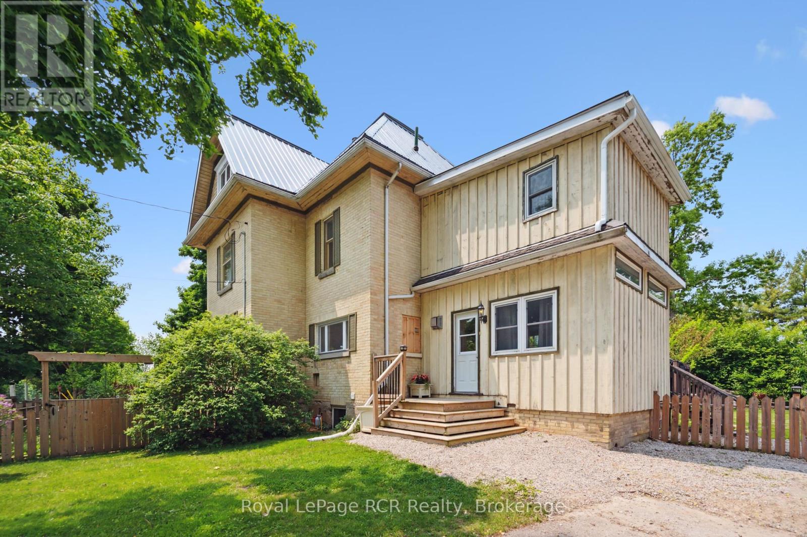 Photo 17 of 308 Fergus N, Wellington North ON