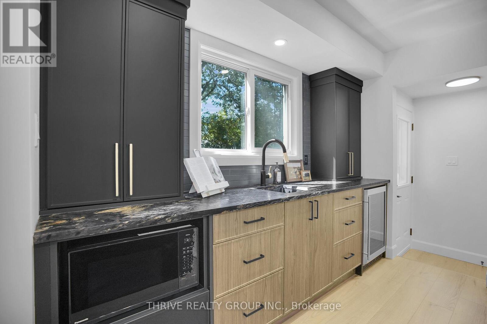Photo 10 of 553 Viscount Road, London South ON