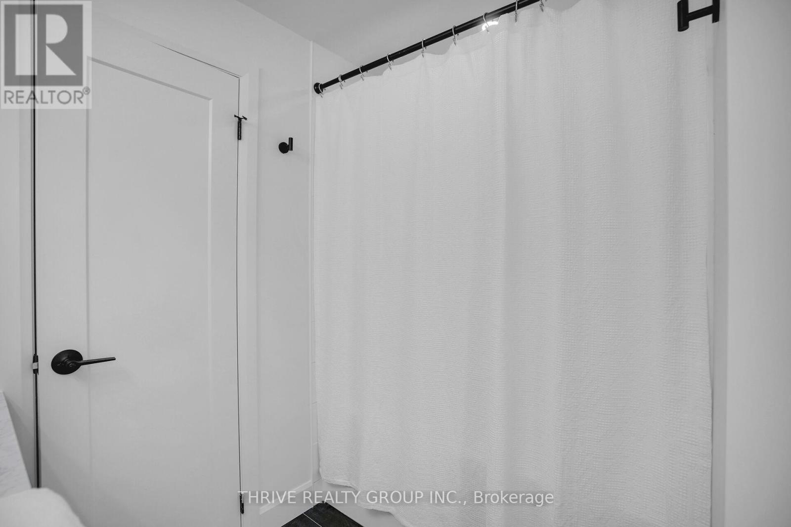Photo 16 of 553 Viscount Road, London South ON
