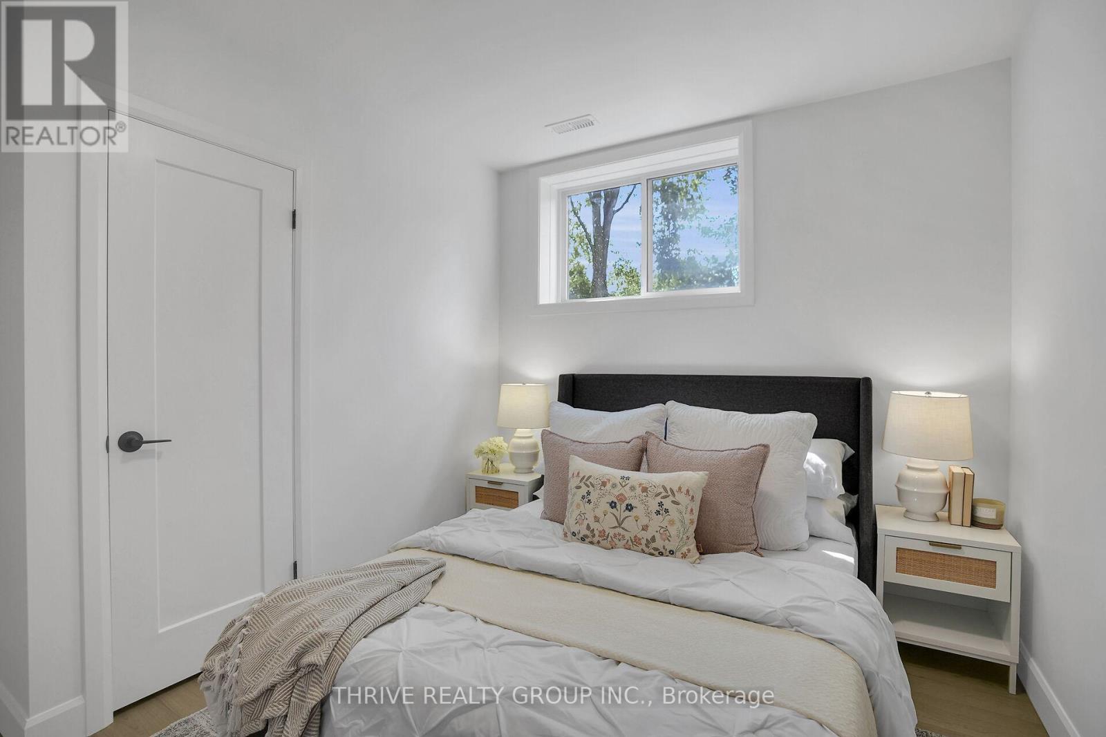 Photo 23 of 553 Viscount Road, London South ON