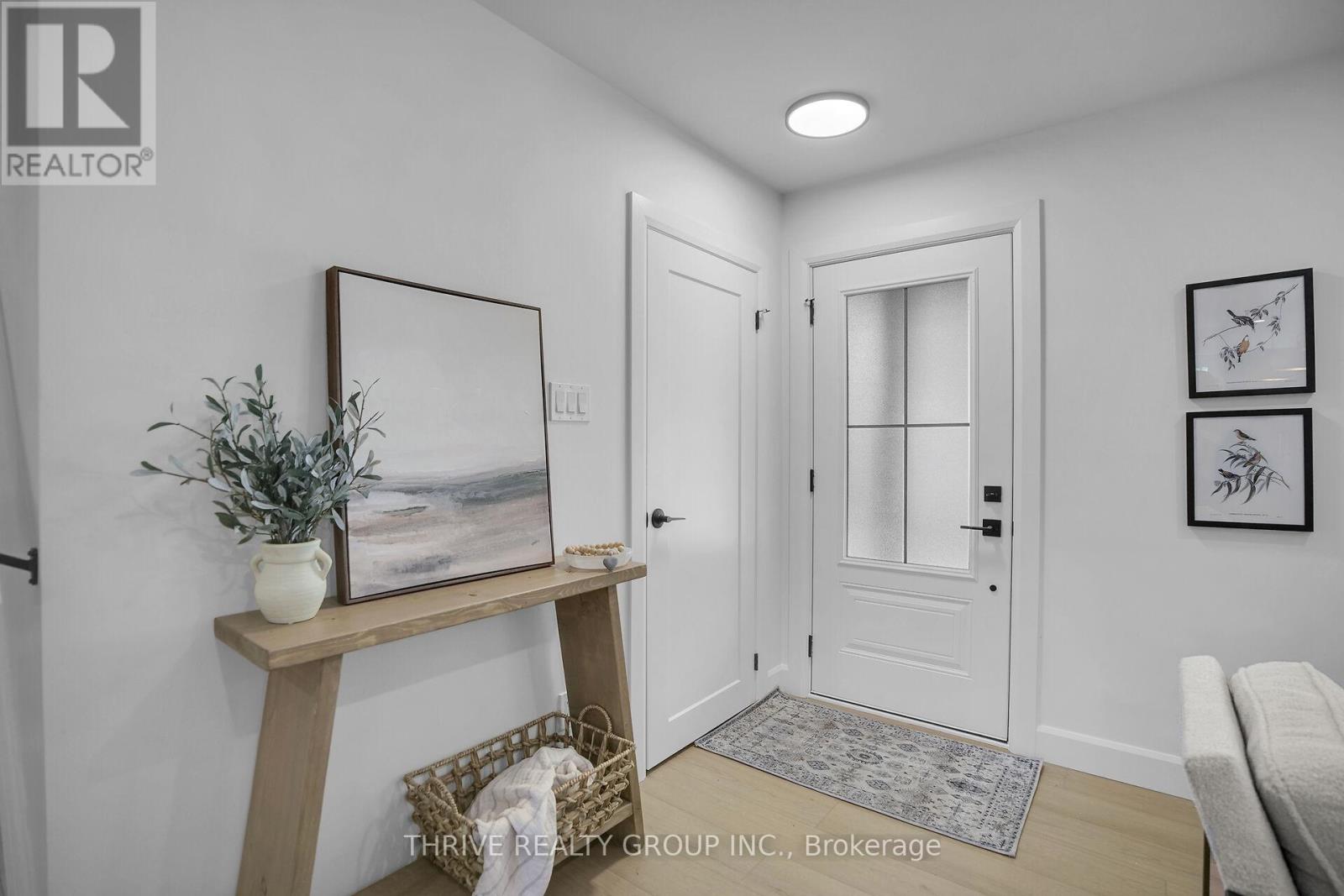 Photo 5 of 553 Viscount Road, London South ON