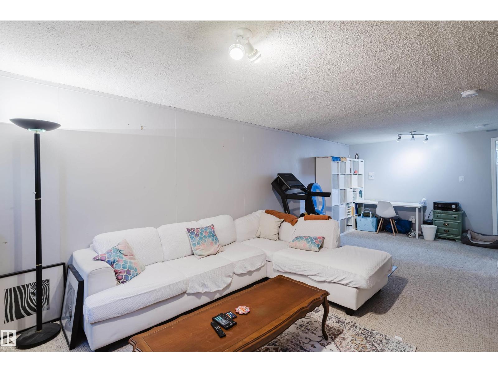 Photo 8 of 9301 81 A St, Fort Saskatchewan AB