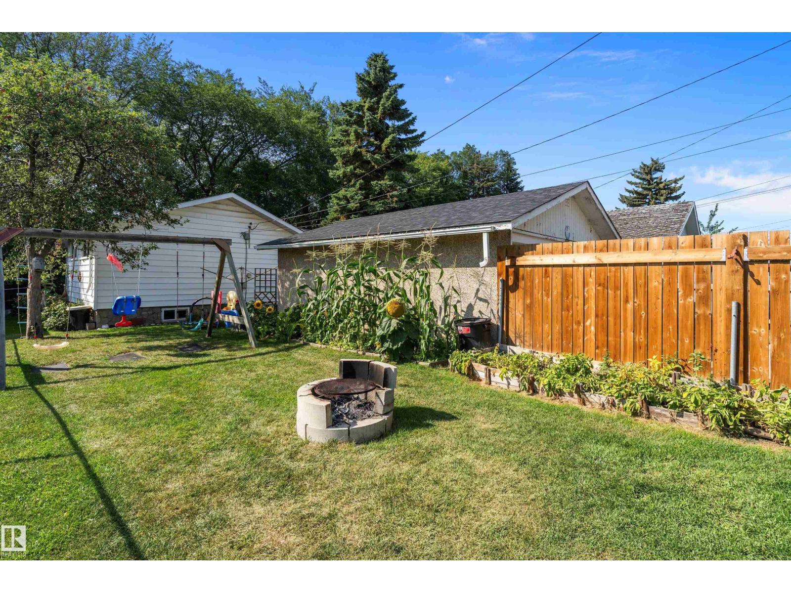 Photo 33 of 12131 52 St Nw, Edmonton AB