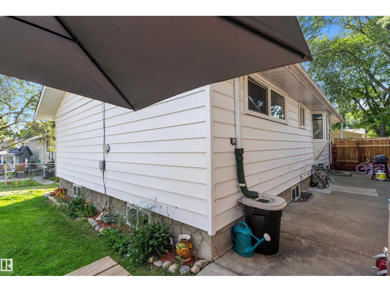 Photo 34 of 12131 52 St Nw, Edmonton AB