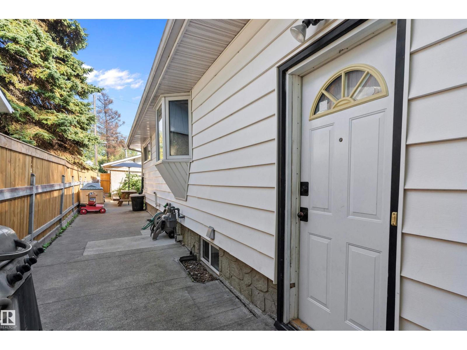 Photo 36 of 12131 52 St Nw, Edmonton AB