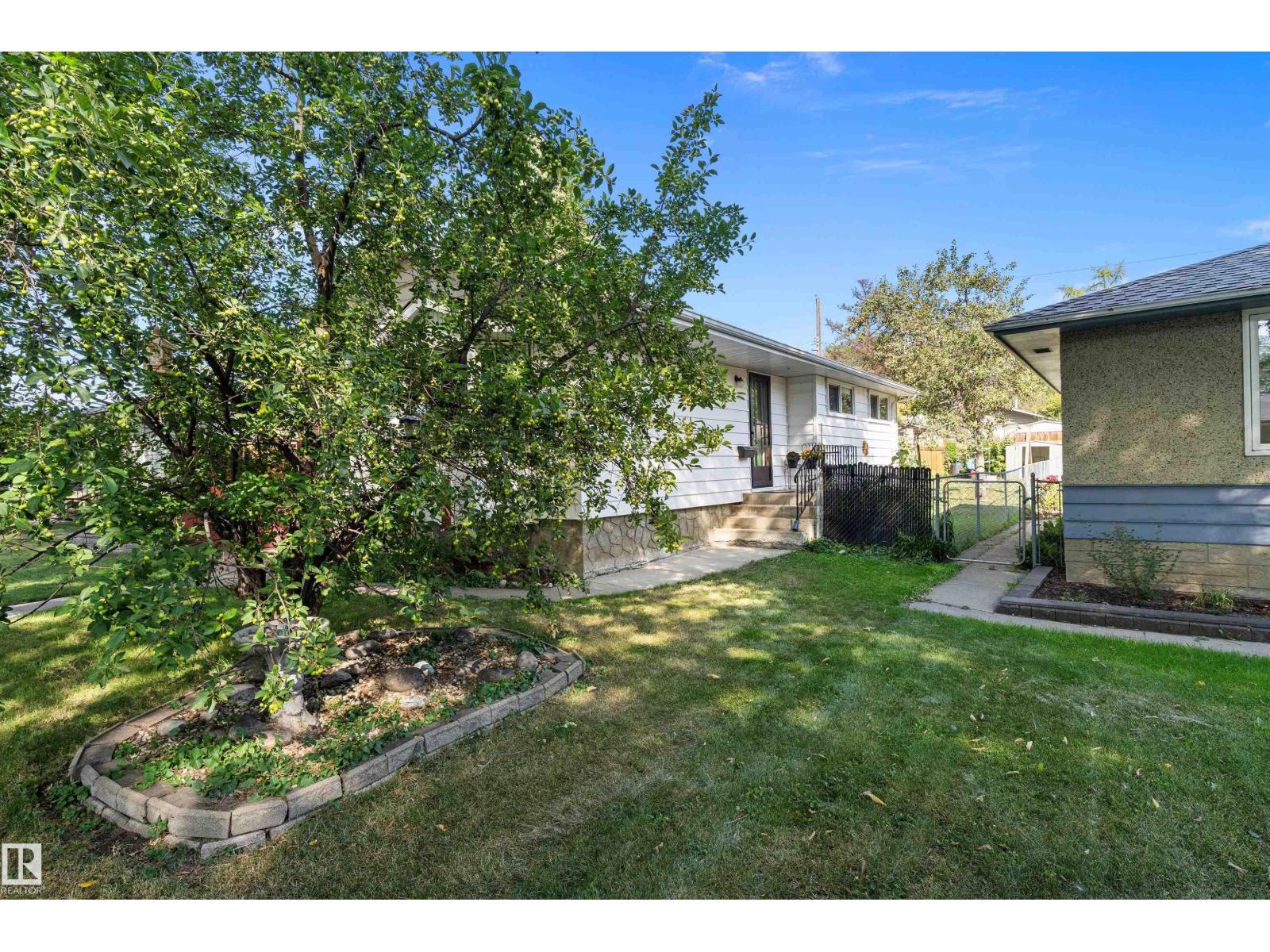 Photo 38 of 12131 52 St Nw, Edmonton AB