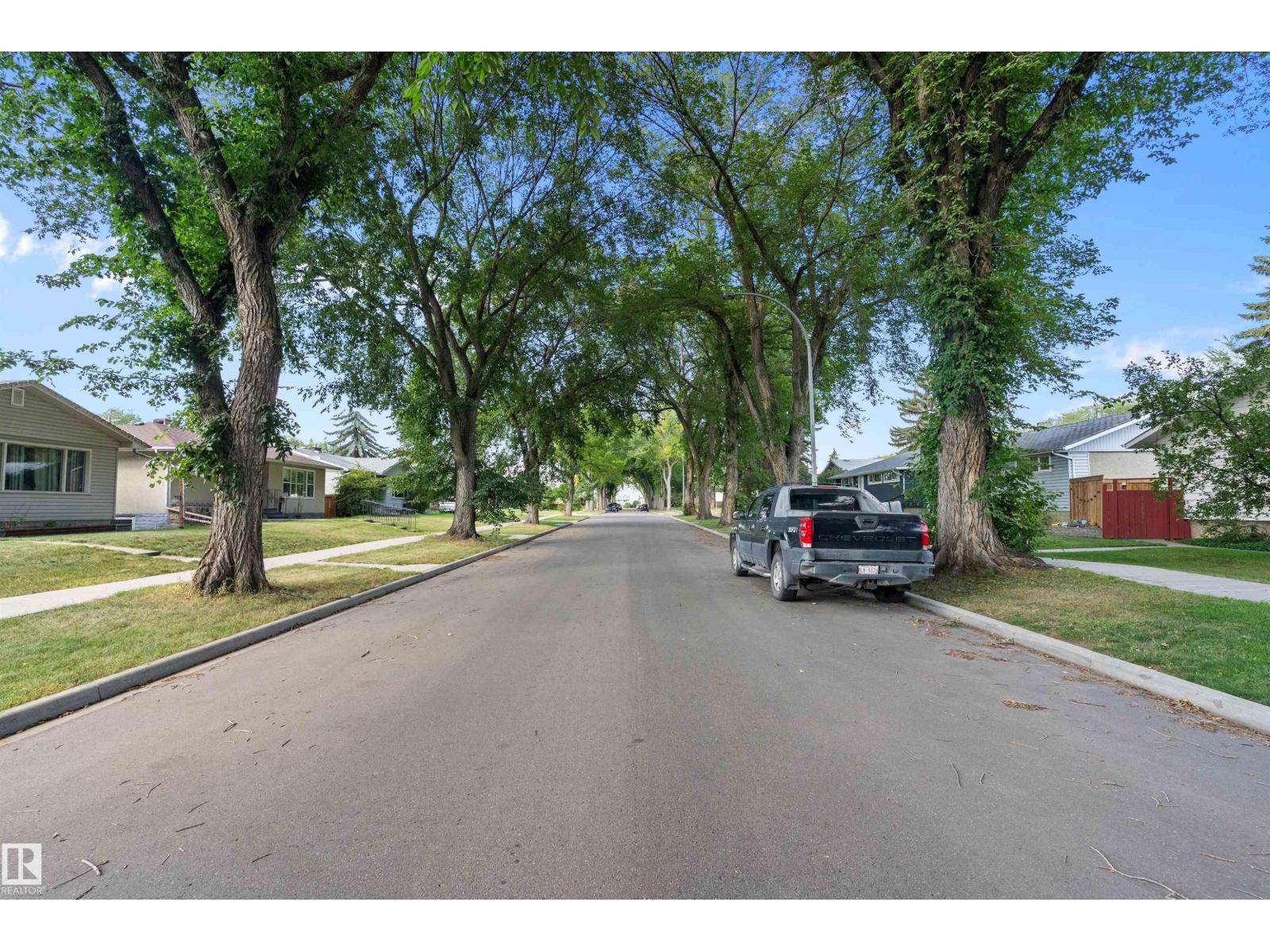Photo 39 of 12131 52 St Nw, Edmonton AB