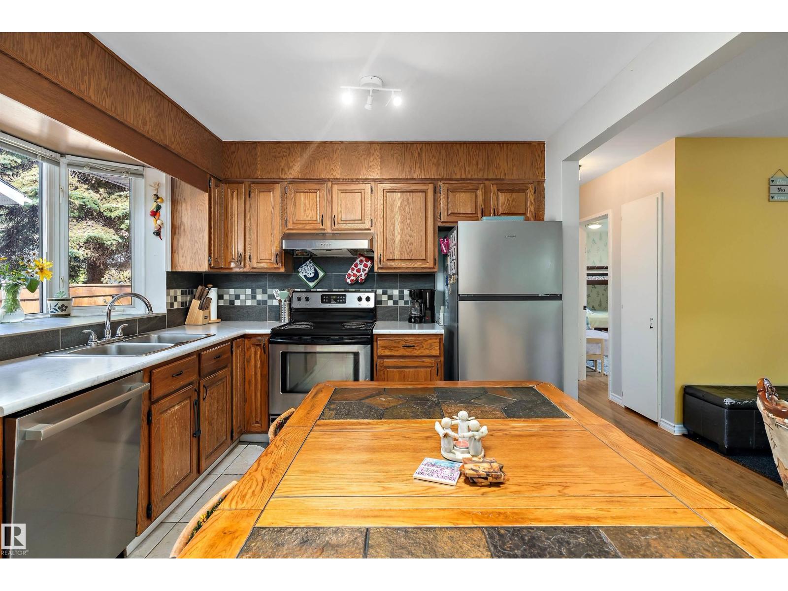Photo 8 of 12131 52 St Nw, Edmonton AB