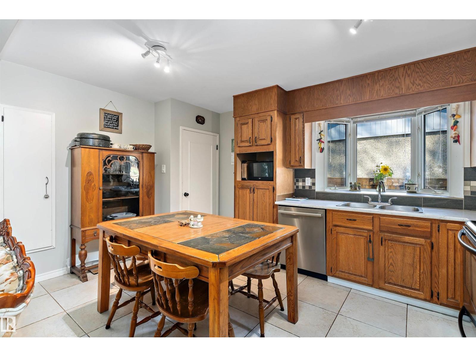 Photo 9 of 12131 52 St Nw, Edmonton AB