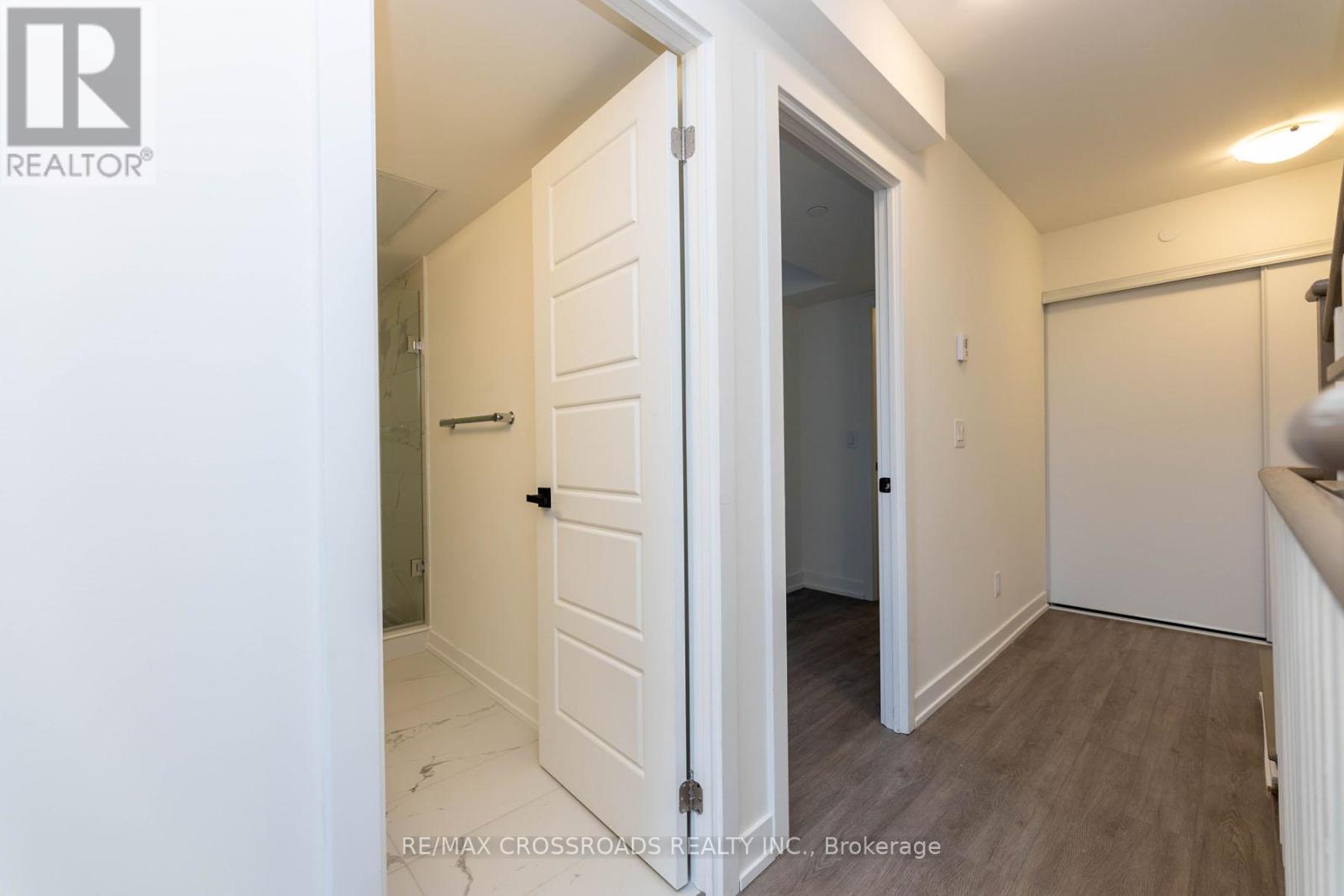 Photo 3 of Th 47 861 Sheppard Avenue W, Toronto ON