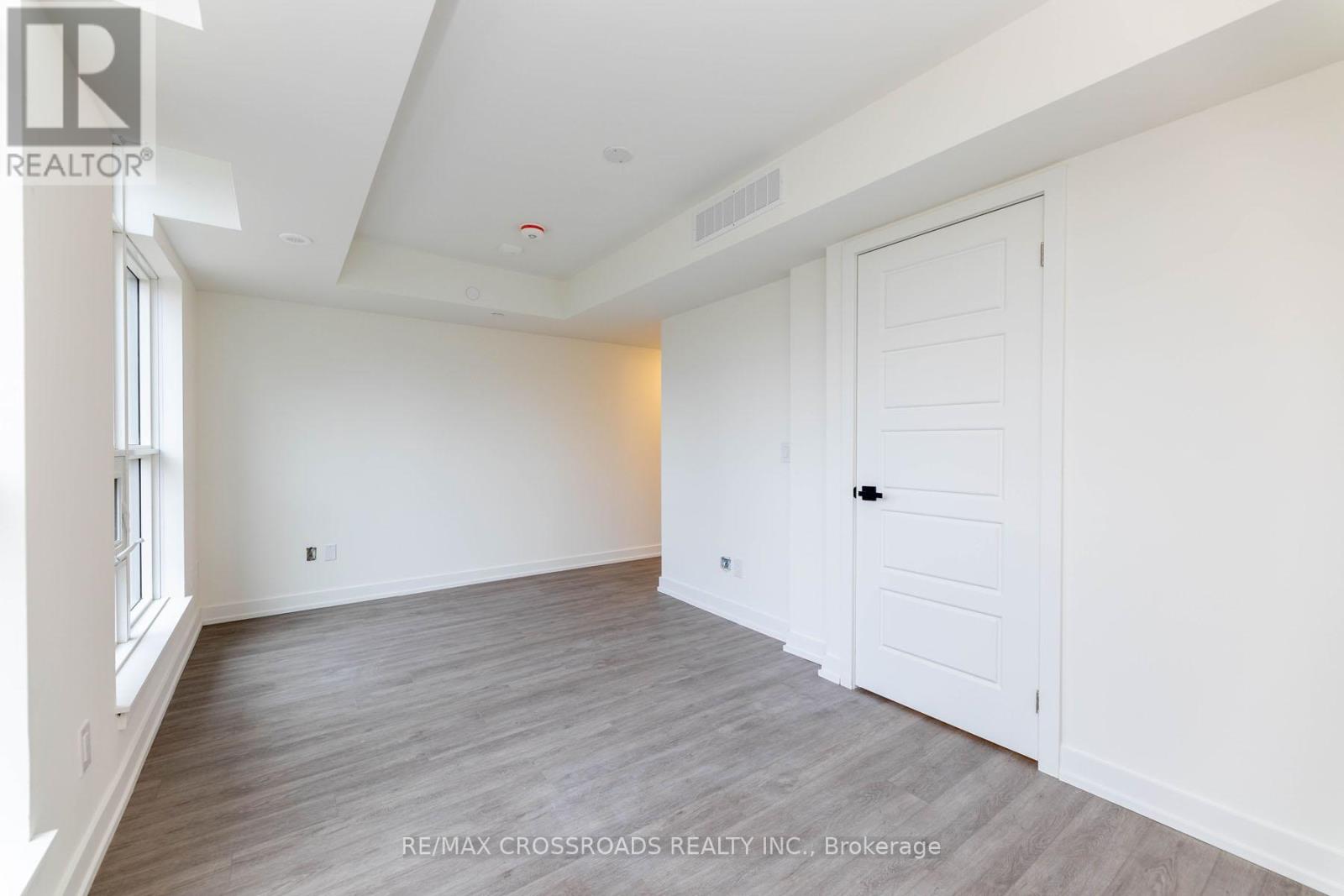 Photo 33 of Th 47 861 Sheppard Avenue W, Toronto ON
