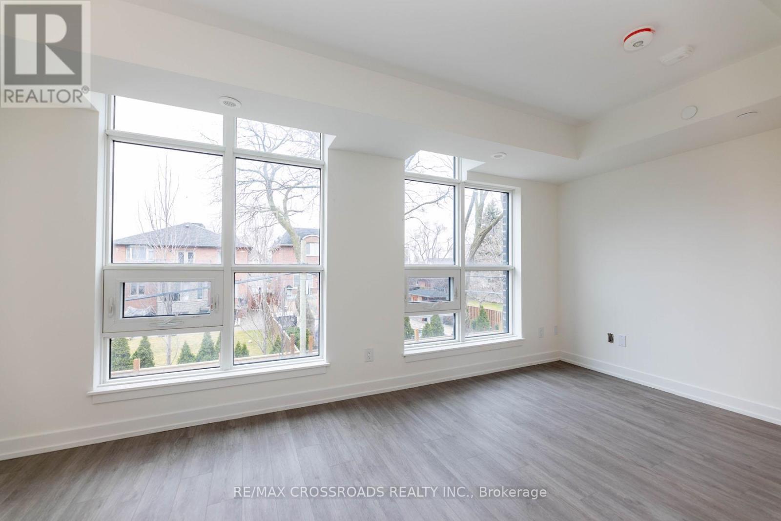 Photo 21 of Th 47 861 Sheppard Avenue W, Toronto ON