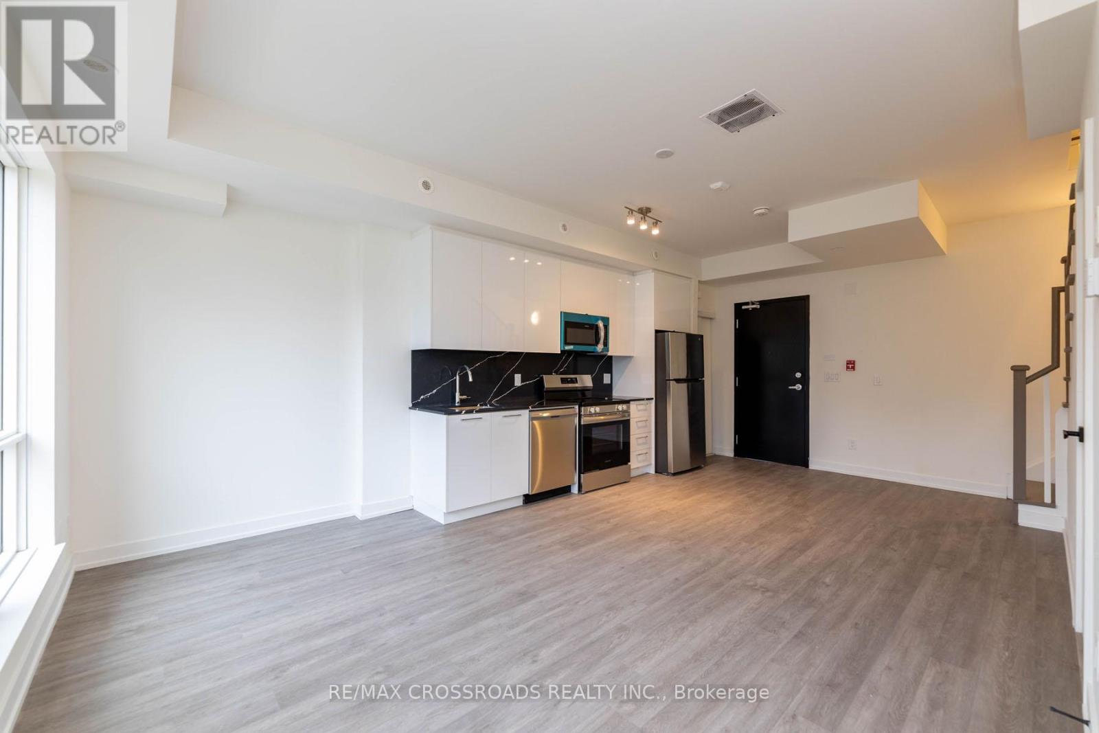 Photo 14 of Th 47 861 Sheppard Avenue W, Toronto ON