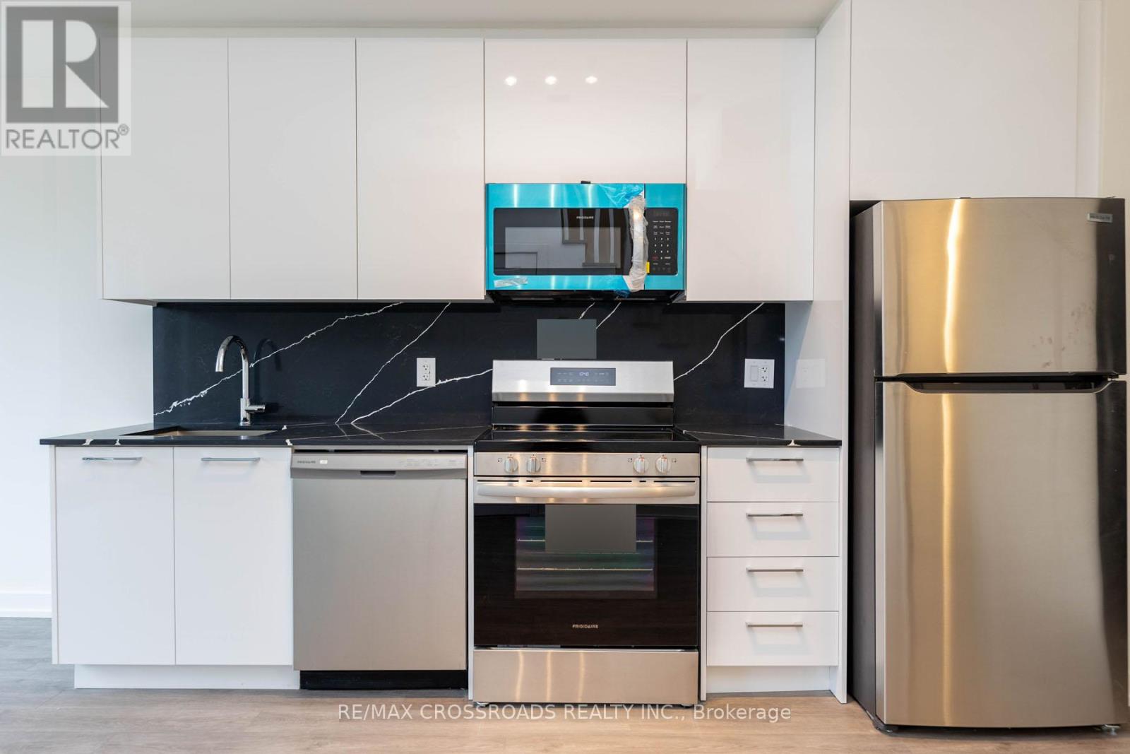 Photo 15 of Th 47 861 Sheppard Avenue W, Toronto ON