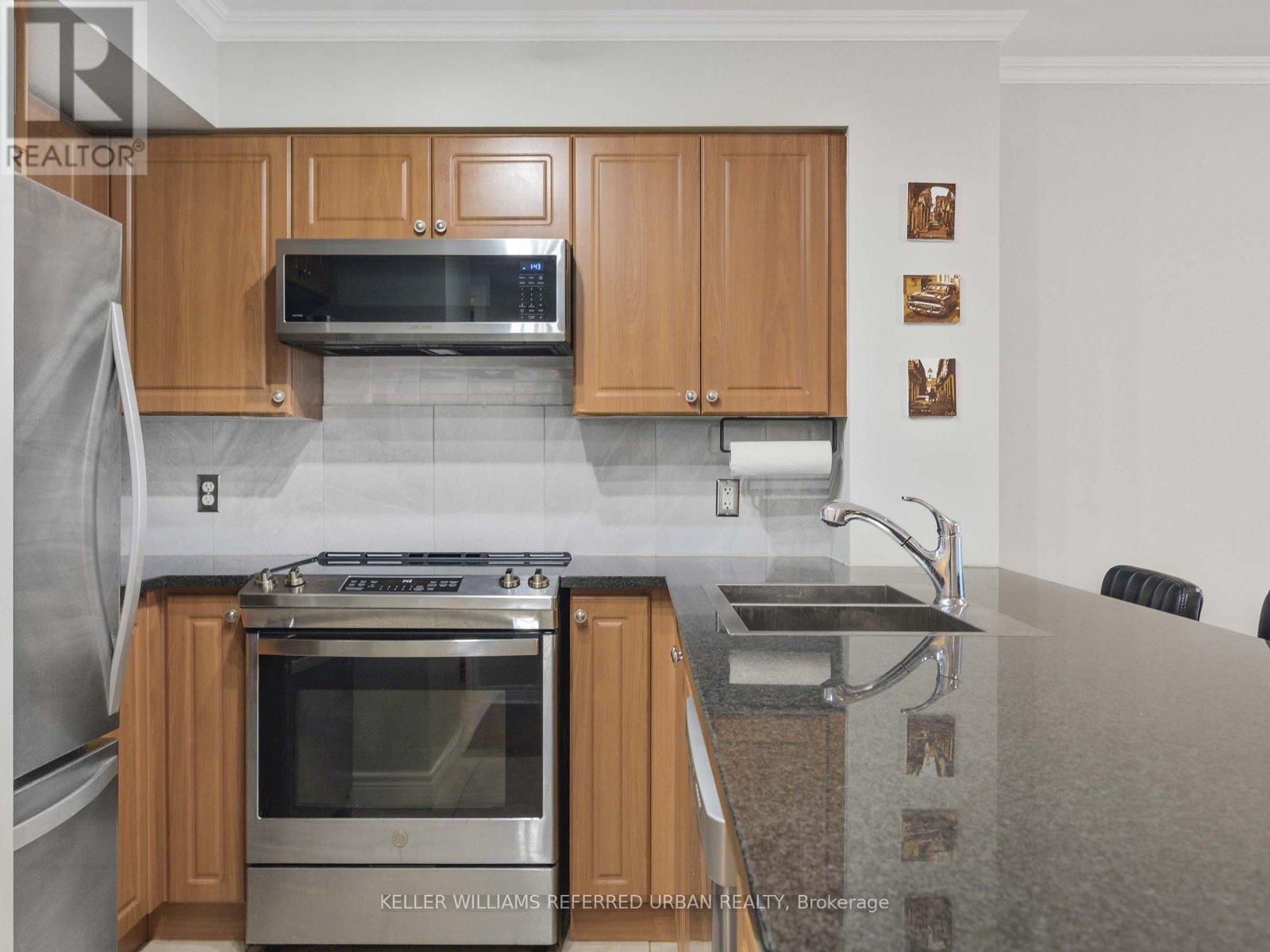 Photo 29 of 705 30 Grand Trunk Crescent, Toronto ON