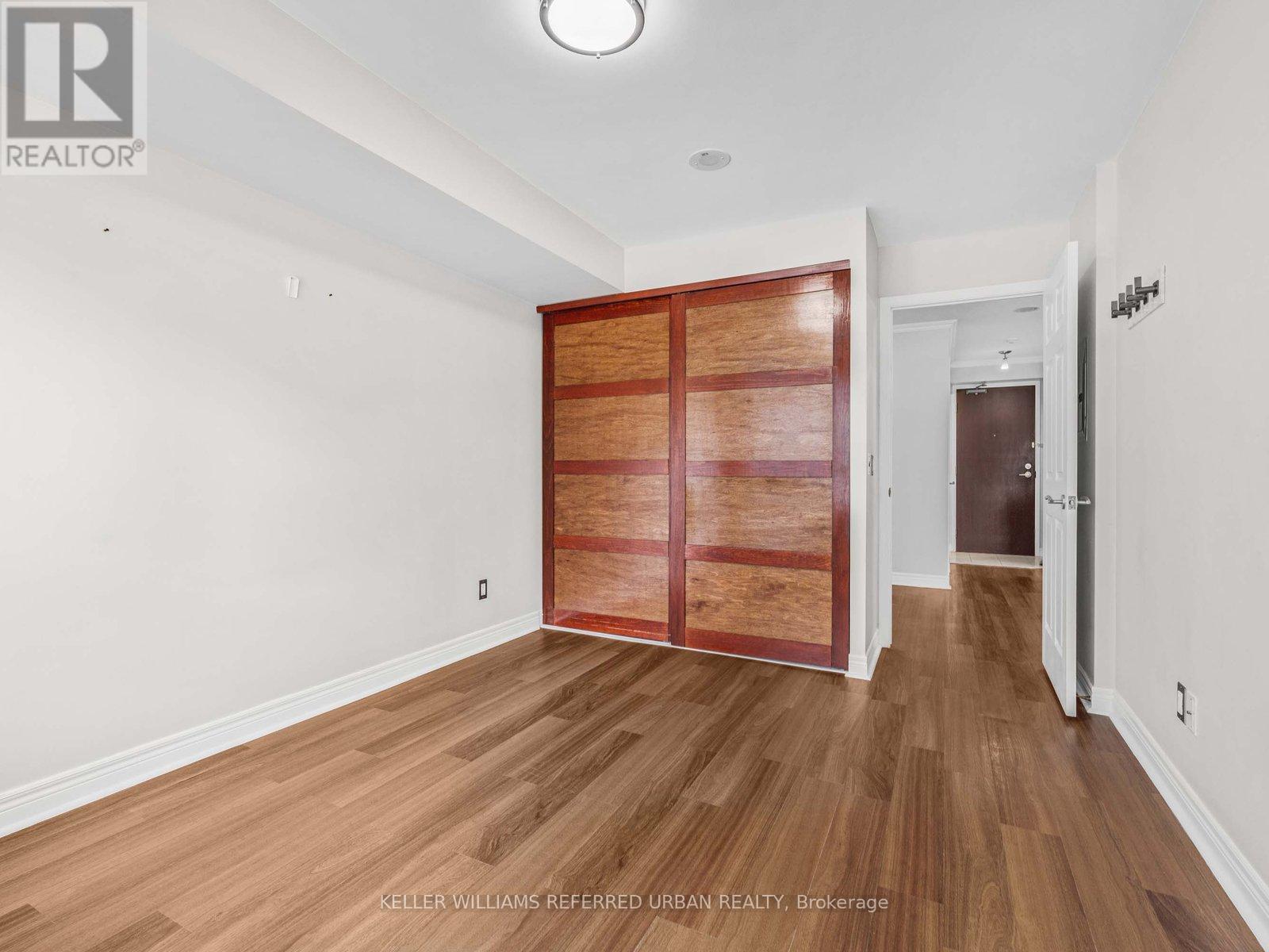 Photo 3 of 705 30 Grand Trunk Crescent, Toronto ON