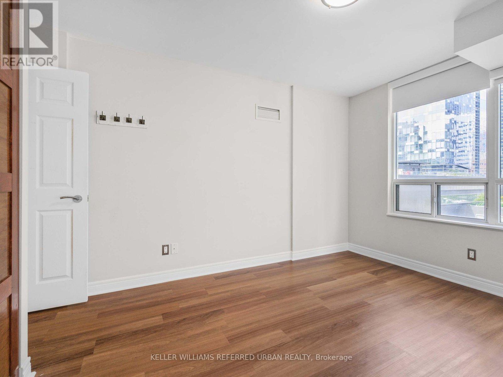 Photo 23 of 705 30 Grand Trunk Crescent, Toronto ON