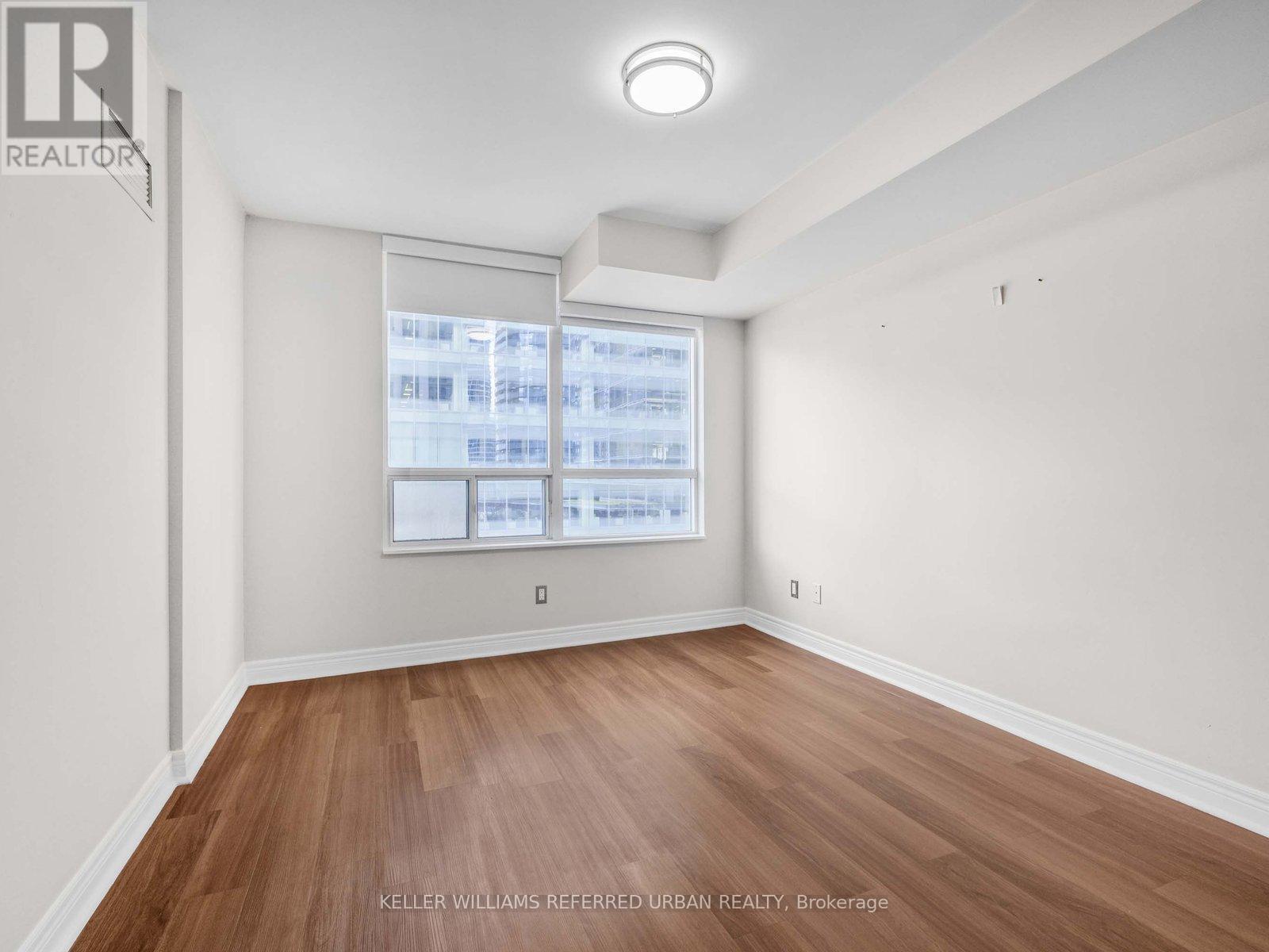 Photo 11 of 705 30 Grand Trunk Crescent, Toronto ON