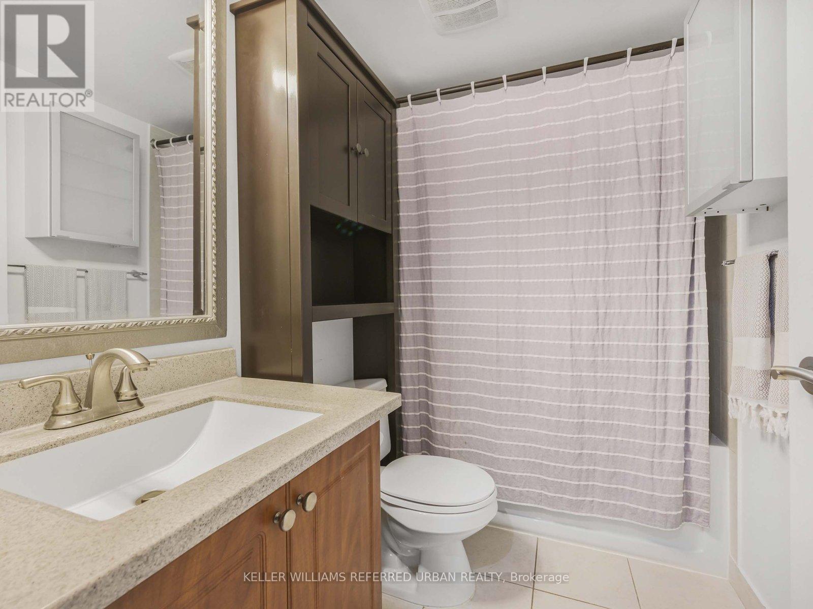 Photo 17 of 705 30 Grand Trunk Crescent, Toronto ON