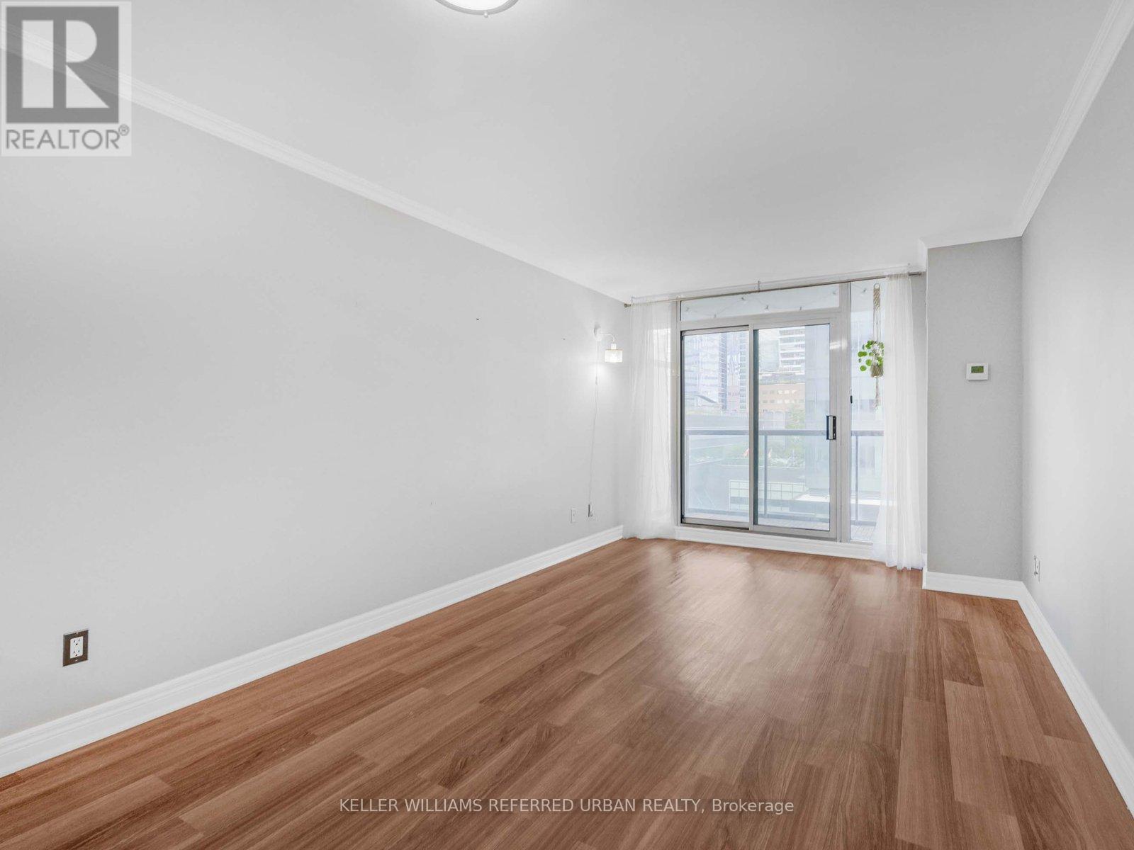 Photo 33 of 705 30 Grand Trunk Crescent, Toronto ON